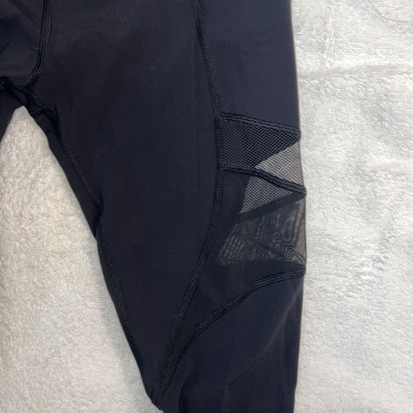 Lululemon pants with mesh and side pockets on both sides - Picture 3 of 5
